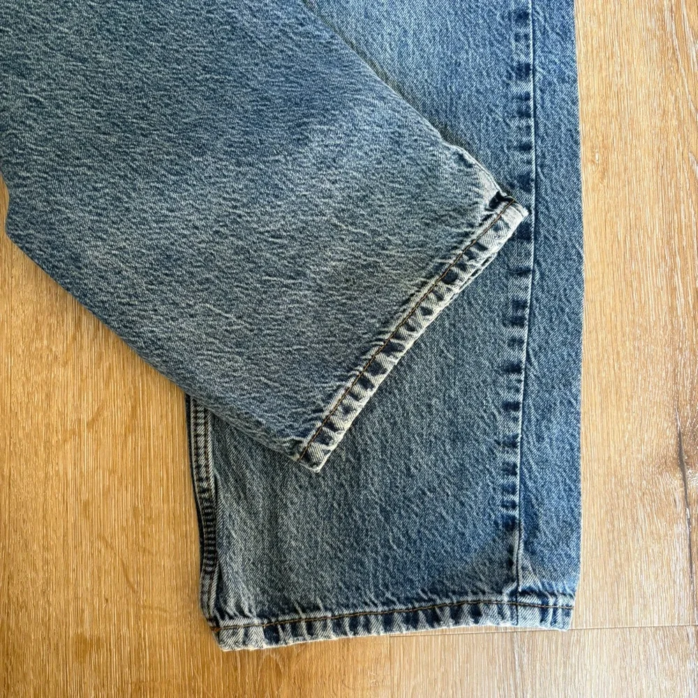 BDG Low-Rise Wide Leg Jean in medium wash